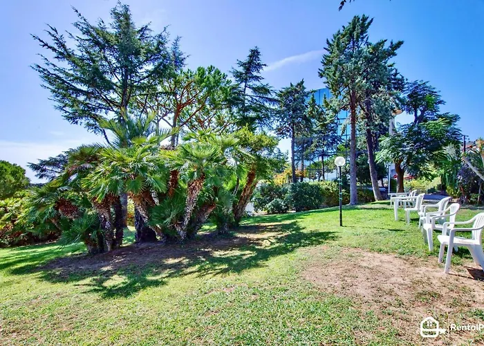 Apartment Free Parking-sea View, With Pool & Garden